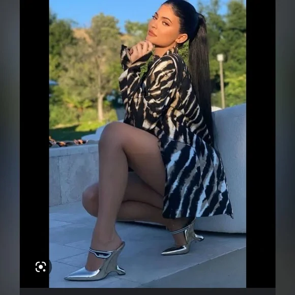 Selling my Prada metallic golden mules - Picture 8 of 9